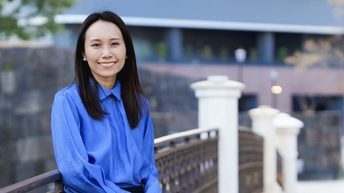 乾癬の斑点が形成され、皮膚が剥がれ落ちるのはなぜですか?