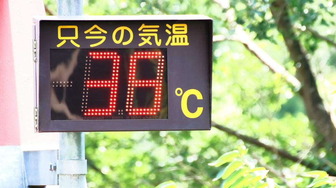 今年の夏は、ひときわ暑い……日本の夏になれていない外国出身者はどのようにしてしのいでいるのだろうか(写真:Flatpit /PIXTA)