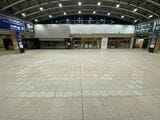 日暮里駅のエキュート前の床