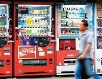 “飲料自販機”設置競争の熾烈、転機に立つドル箱事業　