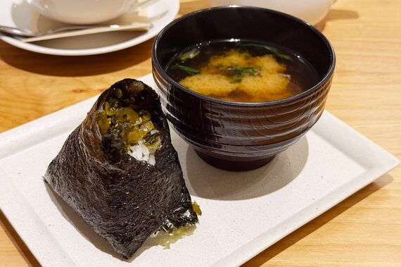 おかげ庵 おむすびセットとあずき茶のモーニングセット