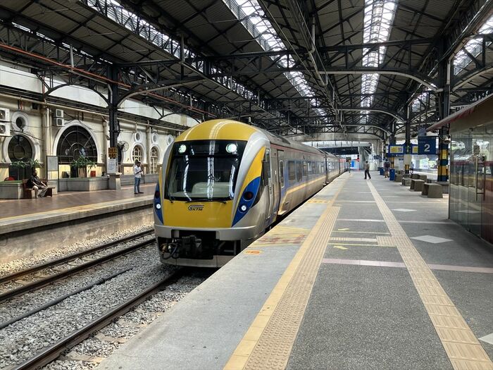 クアラルンプール駅に停車するETS。