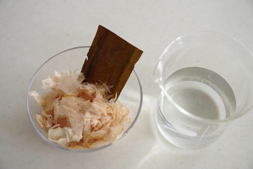 水は600mlですが、出来上がりのだしは500mlになります