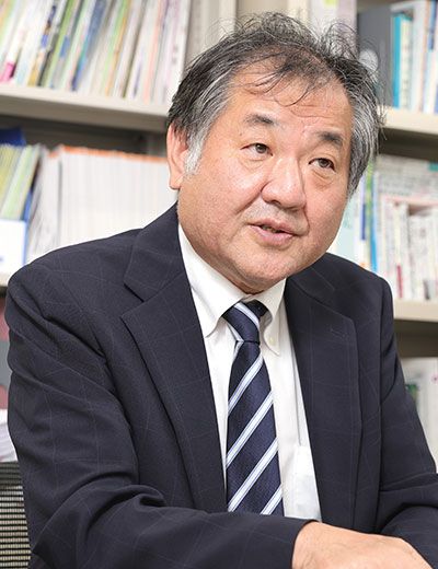 全国普通科高等学校長会の事務局長である佐藤到氏。名門である神奈川県立横浜翠嵐高校の校長などを歴任してきた（撮影：尾形文繁）