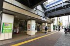 ガード下の駅、大崎広小路。