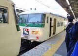 切り離しが完了。奥の編成が修善寺行きだ＝2021年（撮影：南正時）
