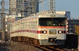 東武鉄道では土休日に運転されていた特急「きりふり」の設定がなくなり、この列車に使用されていた350型も事実上、定期運行を終了する（筆者撮影）