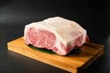 サシがたっぷり入った和牛サーロインの塊肉（写真提供：ゴリップ）