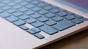 iPadがパソコンに変身｢磁石で付くキーボード｣ iPad Pro用｢Magic