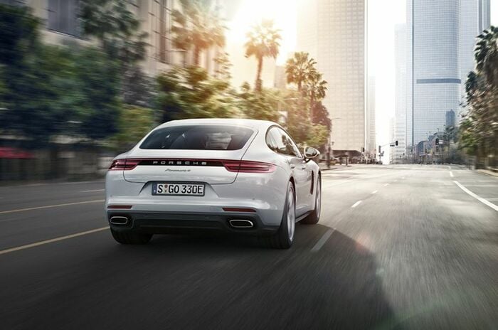 ポルシェ パナメーラ 4 E-ハイブリッド｜Porsche Panamera 4 E-Hybrid