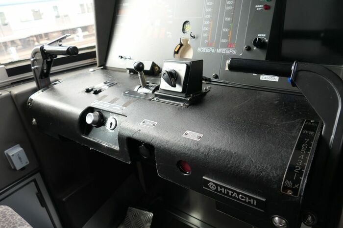 運転台もどこかレトロフューチャー