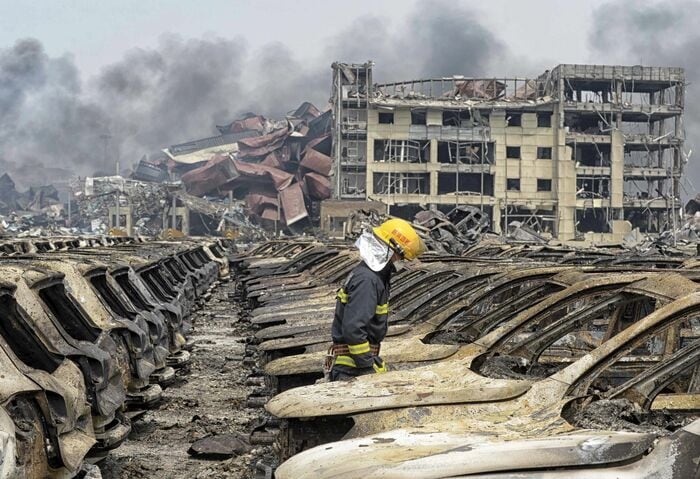 天津大爆発､加害者も犠牲者も消防士だった 放水したことで化学反応を招