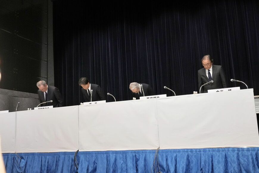 当時の経営陣は会見で陳謝（撮影：梅谷秀司）