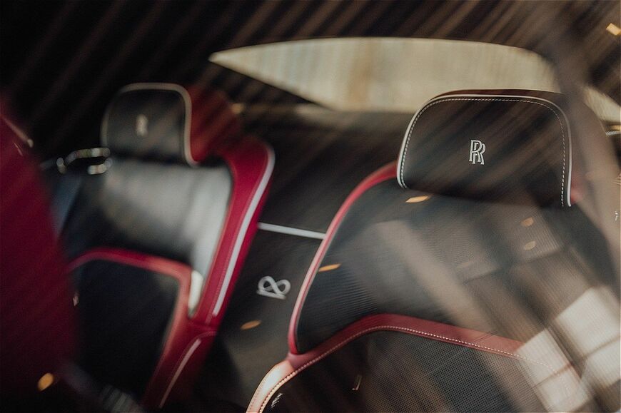 ロールス・ロイス「ブラック・バッジ・スペクター」（写真：ロールス・ロイス・モーター・カーズ）