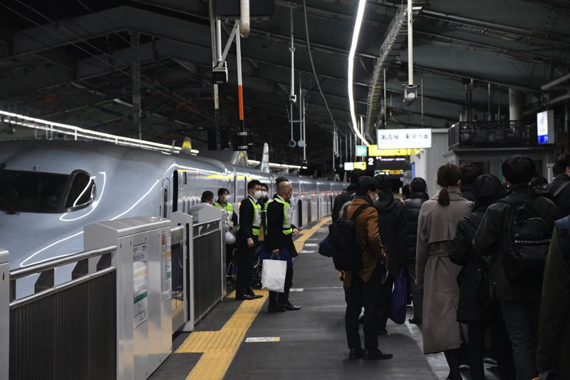 新神戸駅に集合した訓練参加者たち（記者撮影）