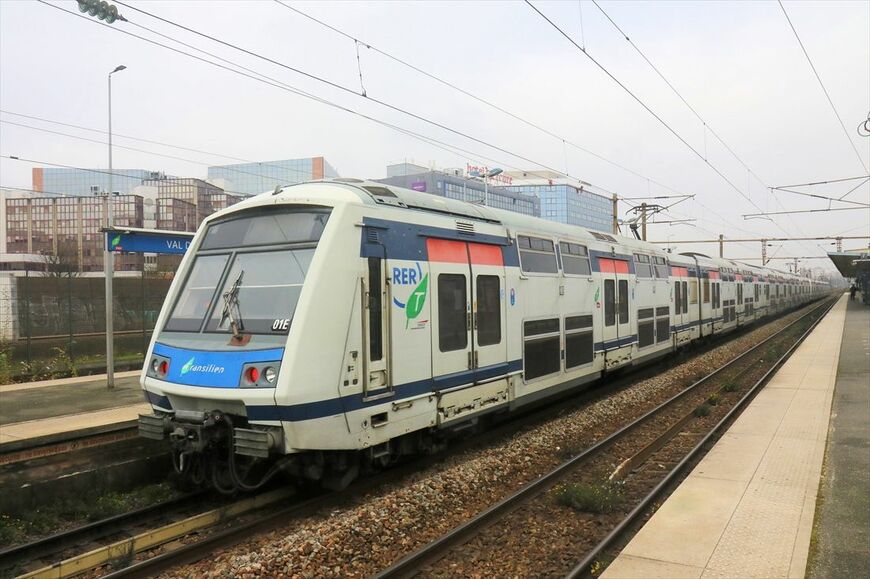 2階建て3ドア車のMI2N型（撮影：橋爪智之）