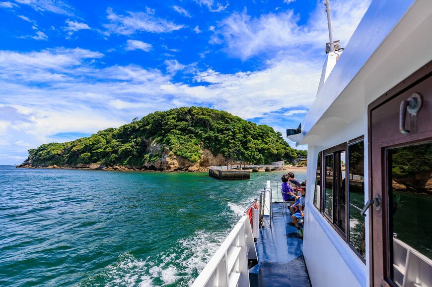 「三笠公園」からフェリーで行くことのできる「猿島」（写真：yama1221／PIXTA）