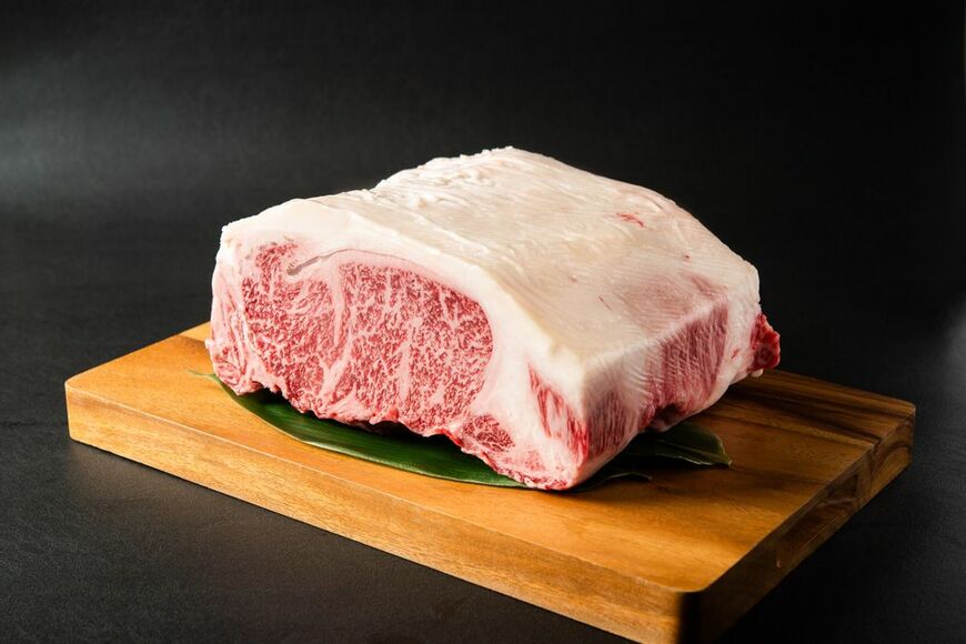 サシがたっぷり入った和牛サーロインの塊肉（写真提供：ゴリップ）