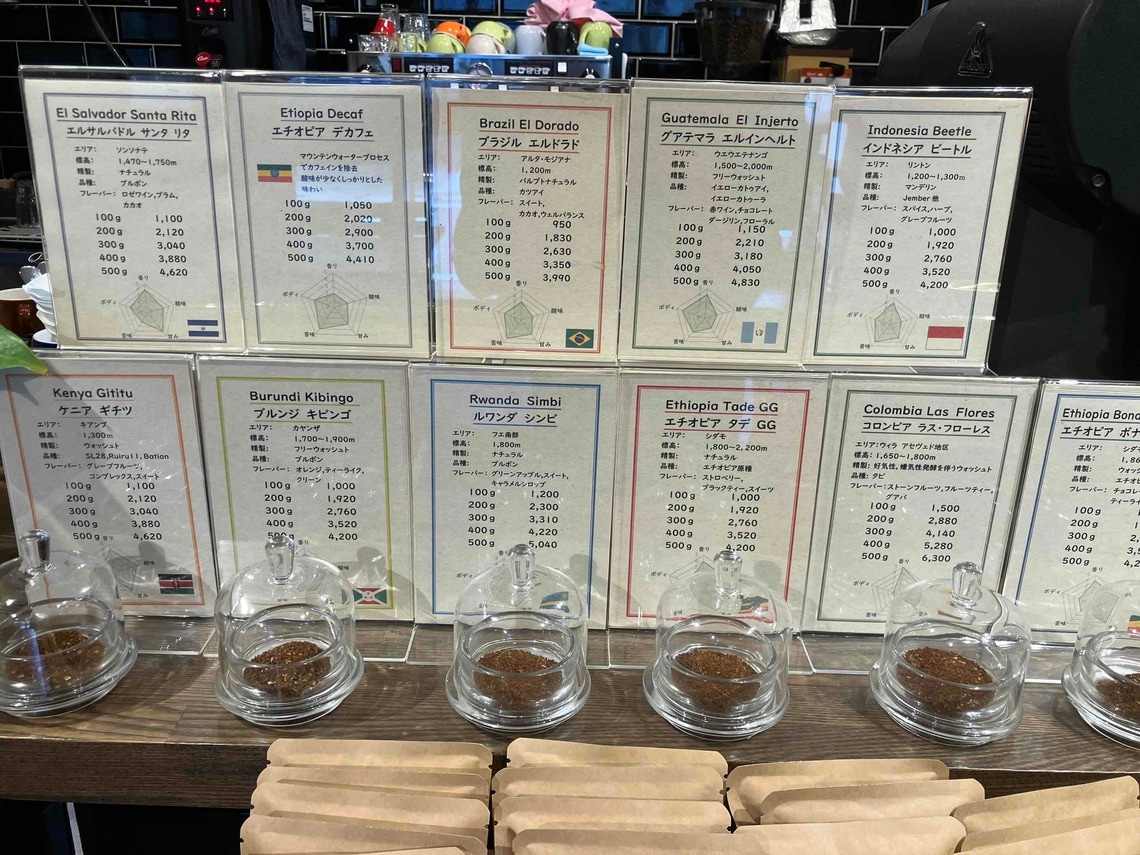 コーヒー豆を買うお客も多いという（筆者撮影）