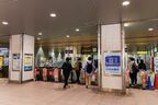学生の利用が多い獨協大学前駅には、自動改札機