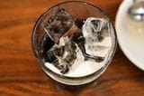生乳だけでつくられたコーヒーフレッシュは、写真からもその濃厚さが伝わる（筆者撮影）
