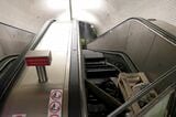 メトロの駅の壊れたままのエスカレーター（筆者撮影）