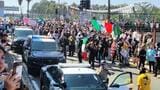 デモ隊の動きを警戒する警察当局（写真：筆者の友人が撮影）