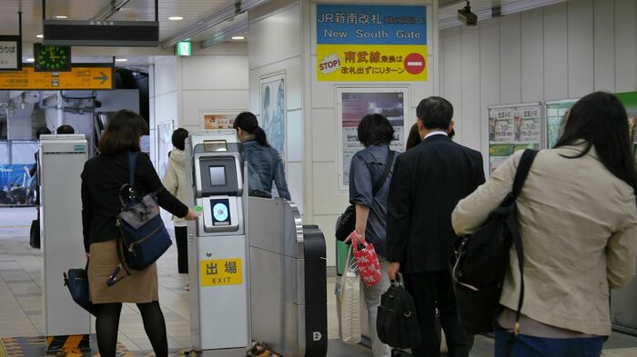 改札機も浸水し、横浜駅、北茅ヶ崎駅から持ち込んだ