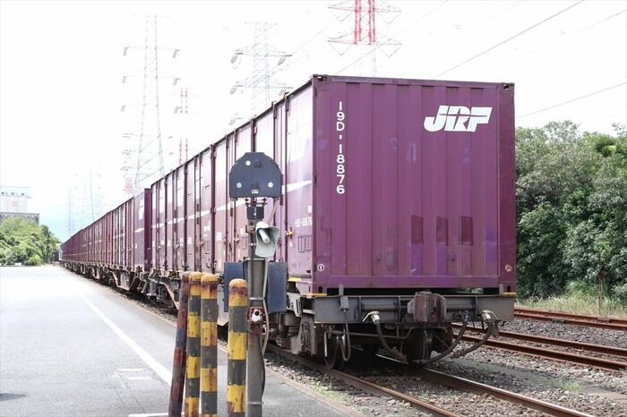 神栖駅の荷役線に停まるコンテナ貨車