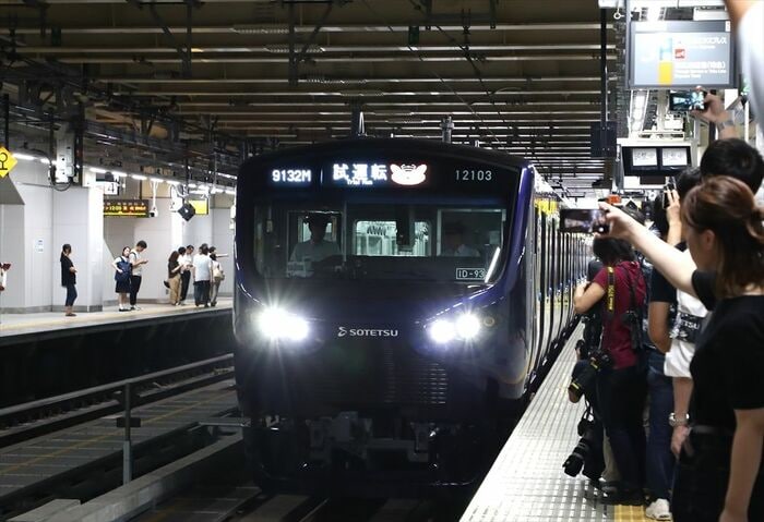 9月2日、新宿駅に初めて乗り入れた相鉄の車両