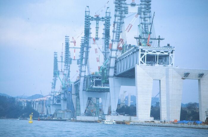 建設中の瀬戸大橋