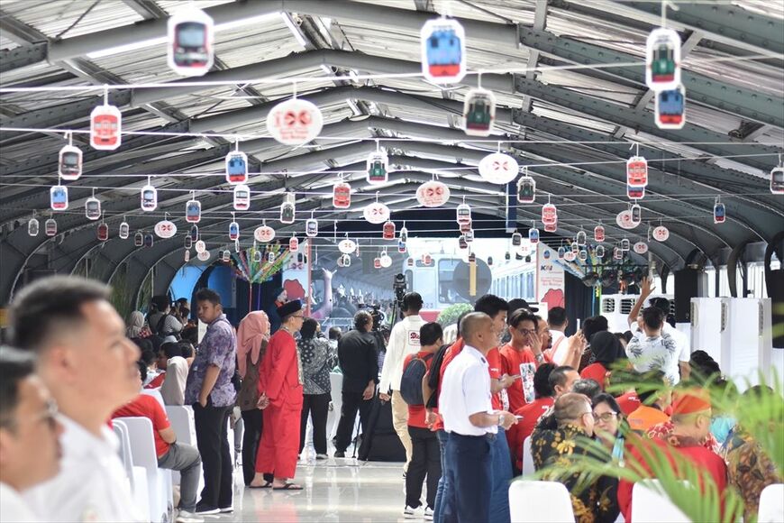 来賓のみが入場できた電車100周年記念セレモニー会場、KAI社長、運輸省鉄道総局長、国営企業副大臣らが出席した（筆者撮影）