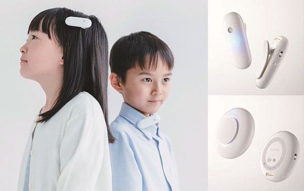 オンテナは、振動と光によって音の特徴を体で感じるアクセサリー型の装置。髪の毛や耳たぶ、襟元や袖口などに付けて使う。音の大きさを振動と光の強さにリアルタイムに変換し、リズムやパターン、大きさといった音の特徴をユーザーに伝達する。さらに、コントローラーを使うことにより複数のオンテナを同時に制御でき、複数のユーザーに対してリズムを伝えることが可能（画像：富士通）