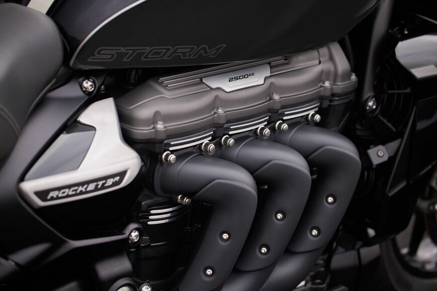 トライアンフ新型「ロケット３ストーム」シリーズ（写真：トライアンフモーターサイクルズジャパン）