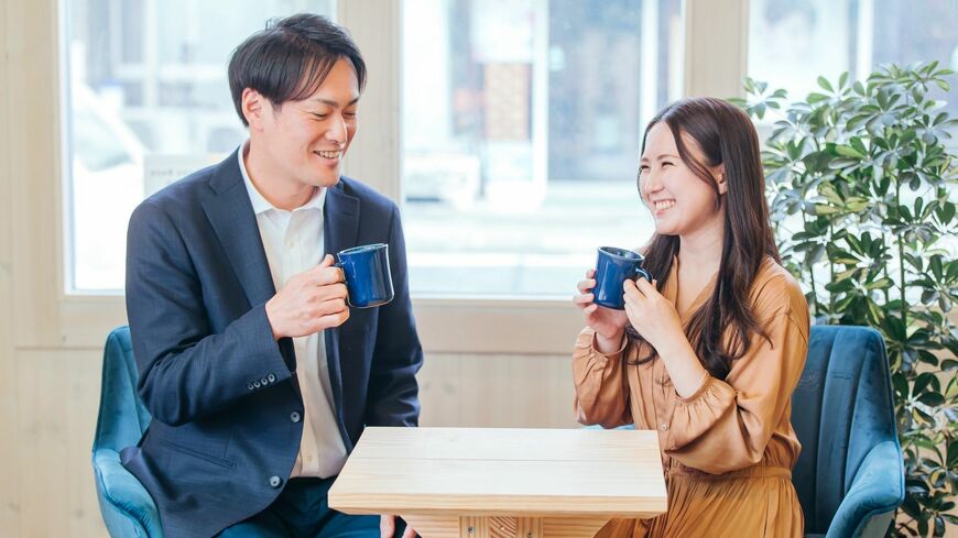 見合い結婚比率と未婚率の関係を解説します（写真：buritora／PIXTA）