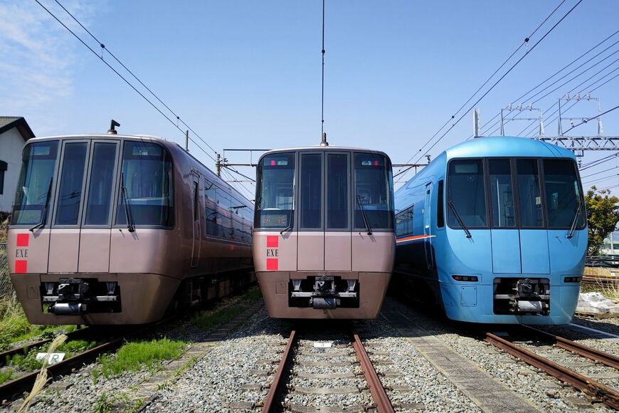 貫通タイプの先頭車。10両編成にする場合この面を連結する。右はMSE（記者撮影）