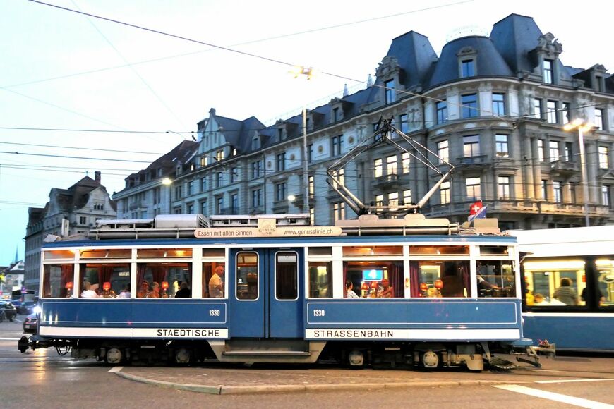 チューリッヒでは旧型トラムがレストラン車として運行（筆者撮影）