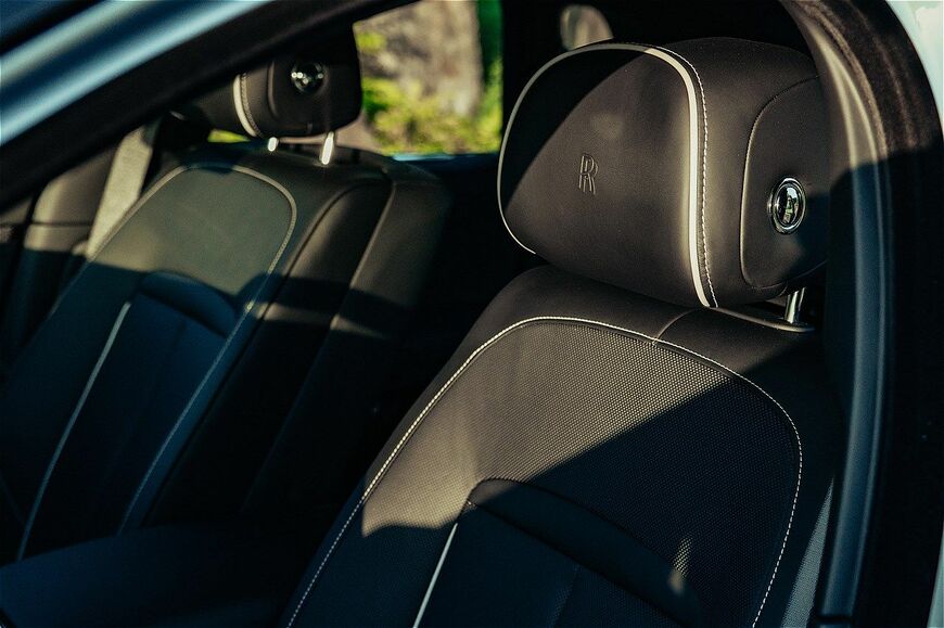 ロールス・ロイス「ブラック・バッジ・ゴースト・シリーズⅡ」（写真：ロールス・ロイス・モーター・カーズ）