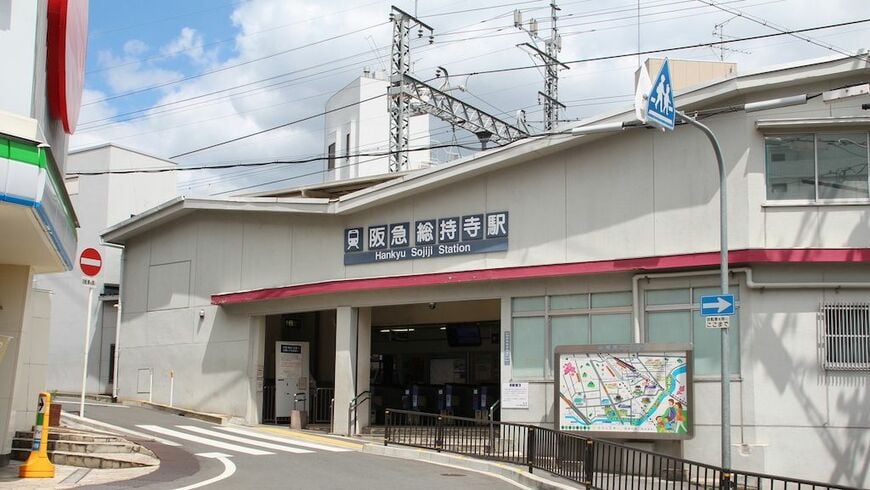 阪急の総持寺駅（写真：けいわい/PIXTA）