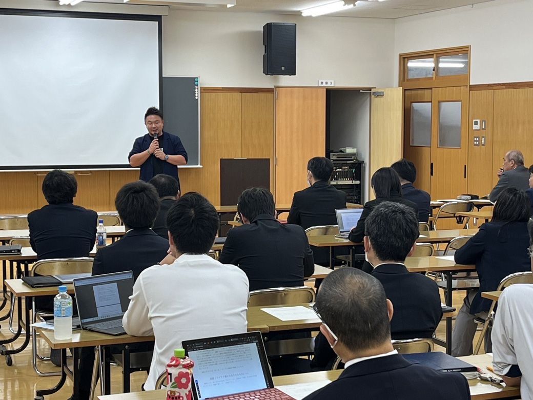 教員に対して授業研修も行う（写真：高田さん提供)