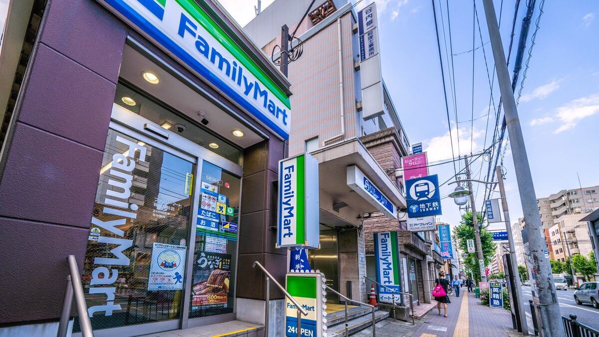 ファミマ､いつの間にか｢ファン急拡大｣の背景 コンビニウェアが話題も､食品にも消費者目線が通底 | 街･住まい | 東洋経済オンライン