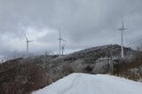 姫神ウィンドパークには、9基の風車が並ぶ。北上高地への風車群の進出の先駆けとなった（撮影：河野博子）