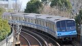 現在の終点、あざみ野駅に向かう横浜市営地下鉄ブルーラインの電車（編集部撮影）