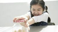 ｢おやつの我慢勝負に勝つ子｣が優秀なワケ 自制心や忍耐力の育成が子どもを成長させる