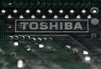 東芝株が一段安､決算発表遅れに｢売り｣殺到 巨額損失で経営不透明､記者会見も遅れるか
