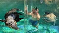 巨大ワニの水槽に潜入､スリル満点｢死の檻｣体験 ダーウィンのワニ･爬虫類動物園はすごかった