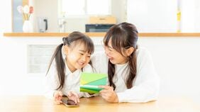 児童手当｢貯金すると18年で約230万円｣だが､投資なら｢500万円に増やせる可能性｣！"親の持ち出しゼロ"の資金形成術
