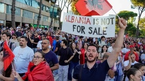｢親トランプは腐敗の証し｣アルバニアの反政府デモが示す新潮流…腐敗した政権ほどトランプのマフィア国家と仲がよい