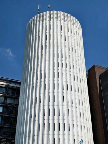 皇居をのぞき込む｢竹橋の円筒連結ビル｣の実態 モダン・オフィス建築の