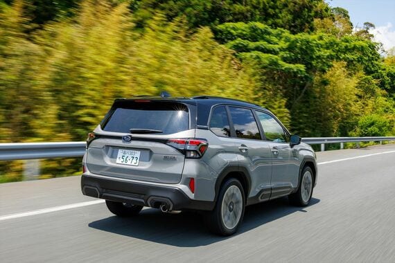 高速道路での静粛性はS:HEVモデルの大きな特長(写真:SUBARU)